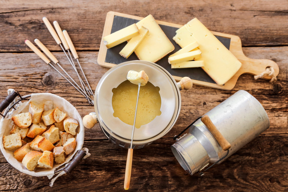 Fondue savoyarde: ¿qué quesos hacen falta? Reblochon y más
